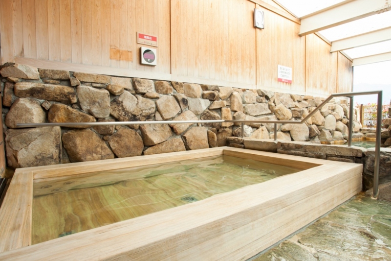 宮浜温泉べにまんさくの湯檜風呂