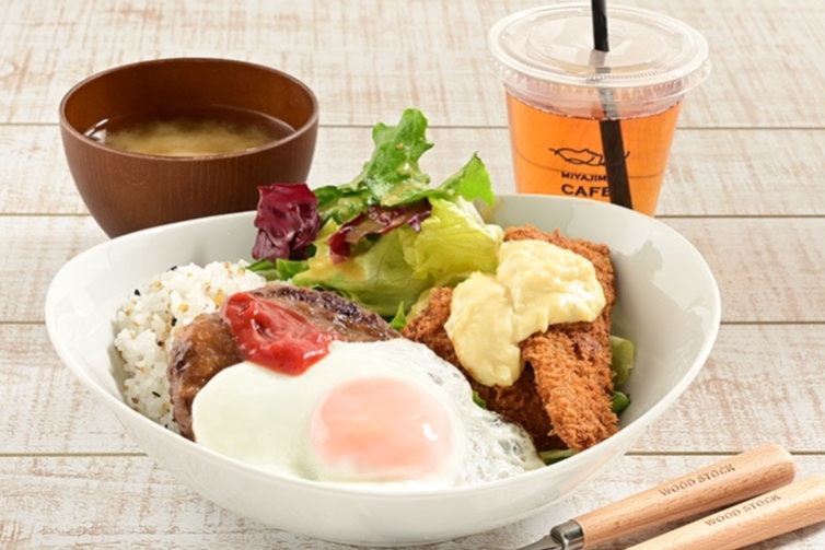 宮カフェ丼