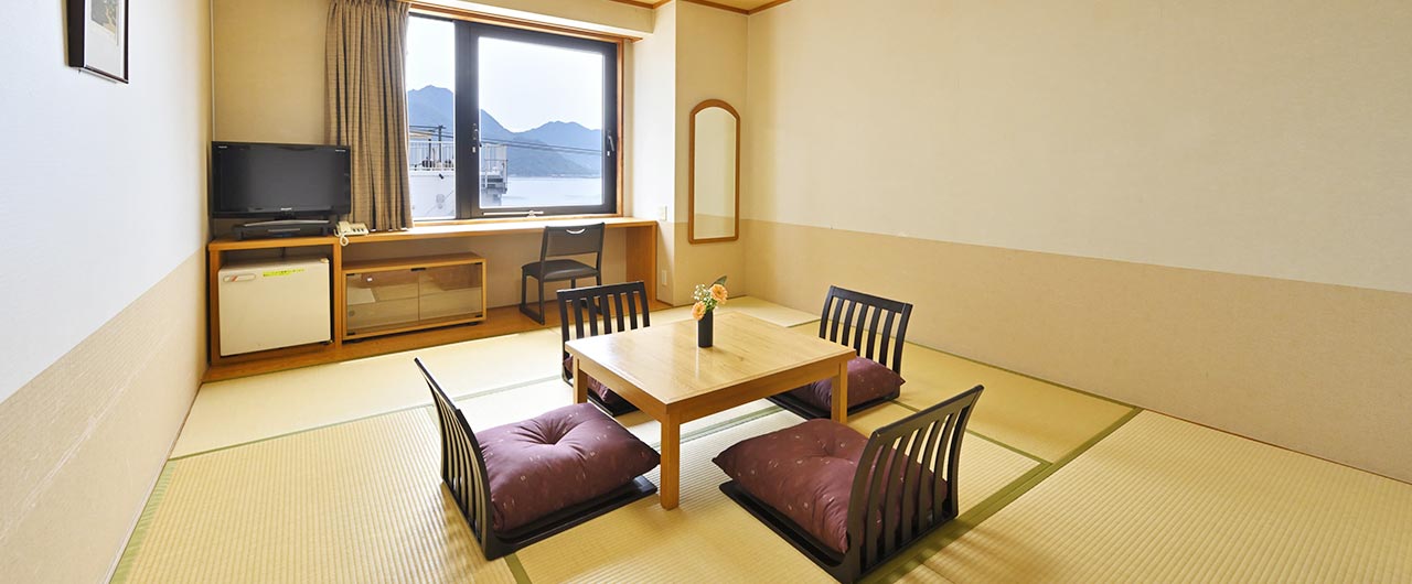 Japanese-style room